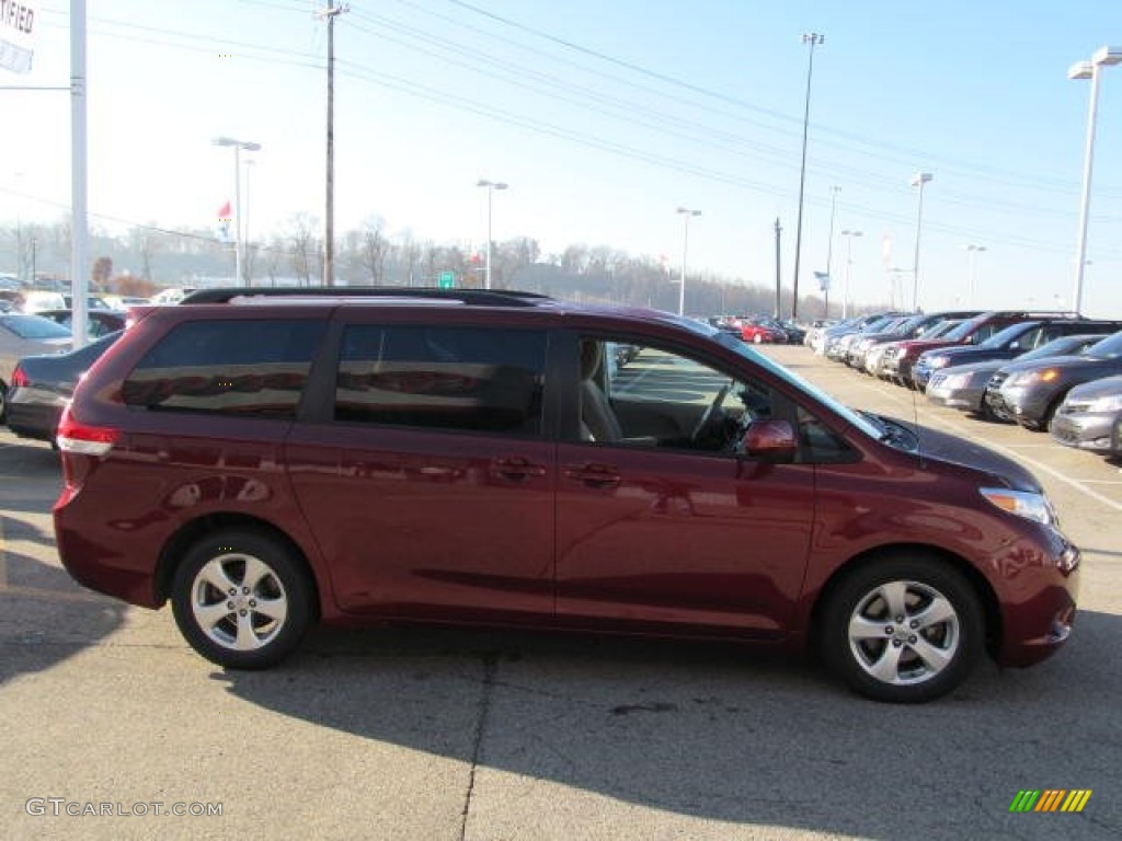 2011 Sienna LE - Salsa Red Pearl / Bisque photo #7