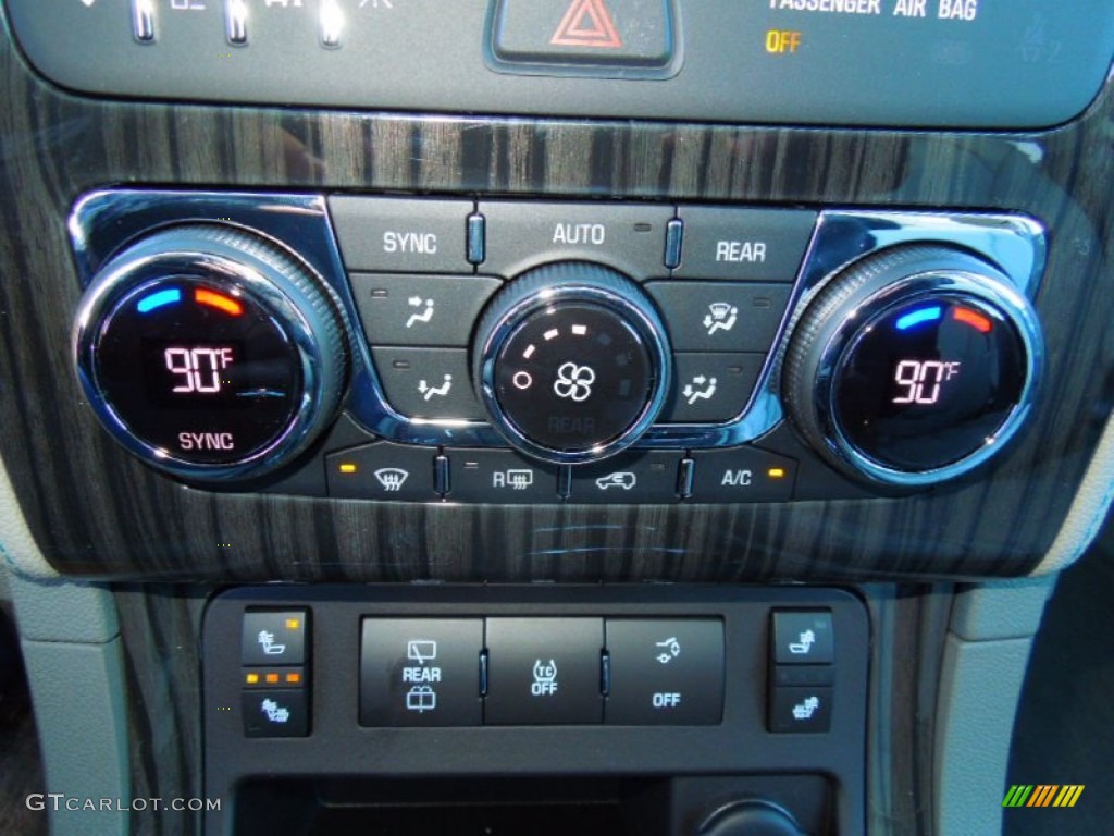 2013 Chevrolet Traverse LT Controls Photo #73850945