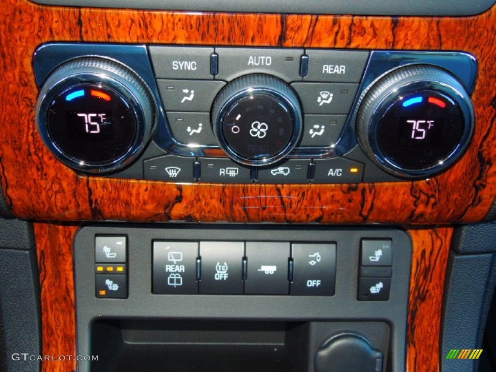 2013 Chevrolet Traverse LT Controls Photo #73851523