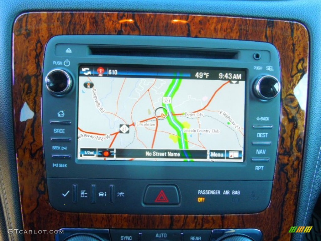 2013 Chevrolet Traverse LT Navigation Photos