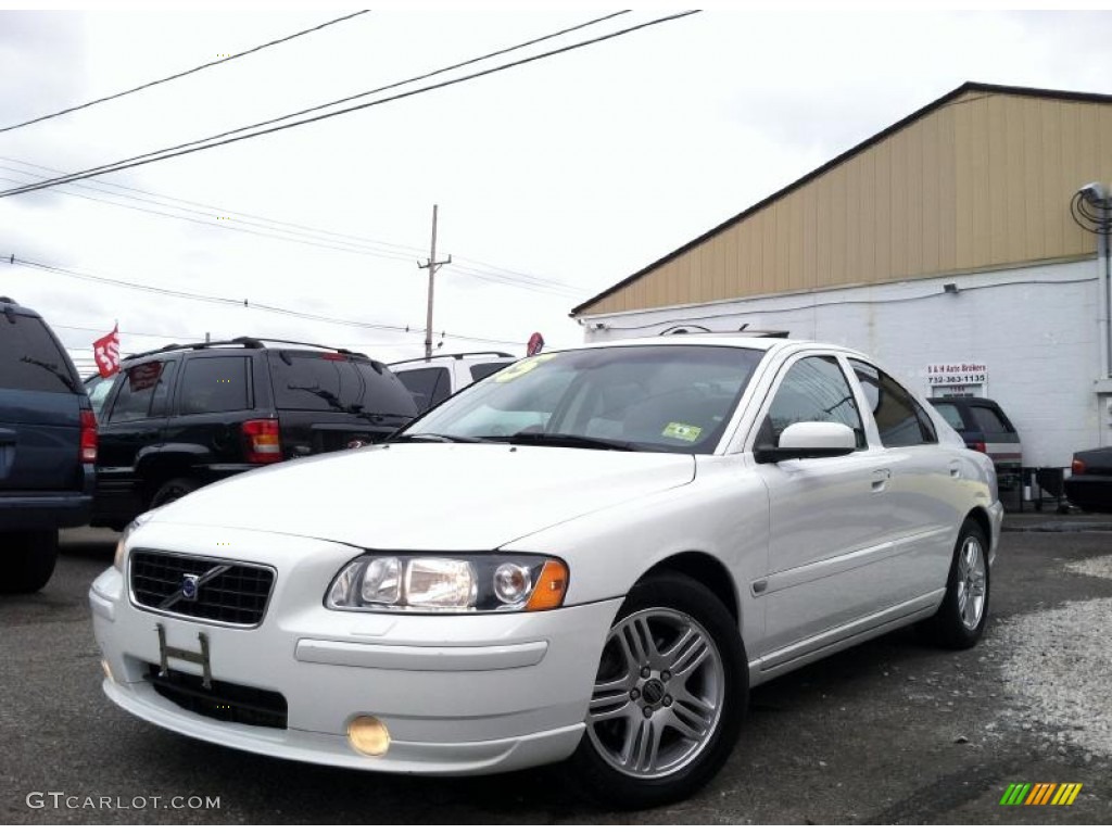 2005 S60 2.5T - Ice White / Taupe photo #3