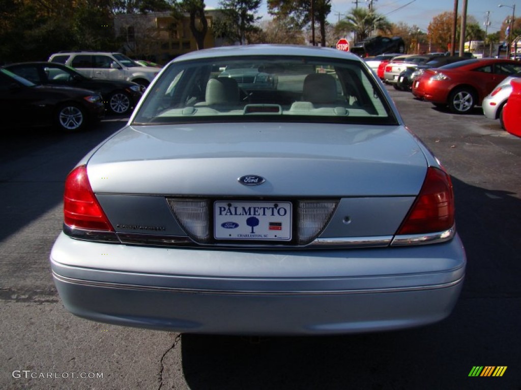 2004 Crown Victoria LX - Light Ice Blue Metallic / Light Flint photo #7