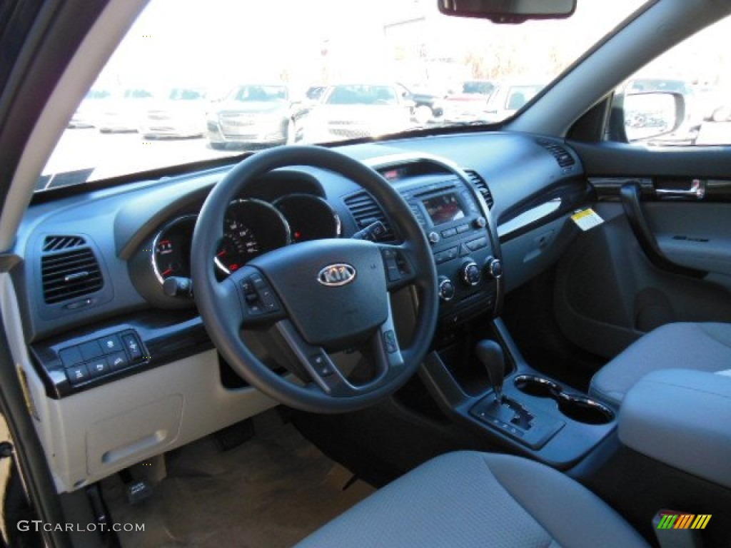 Gray Interior 2013 Kia Sorento LX AWD Photo #73858265