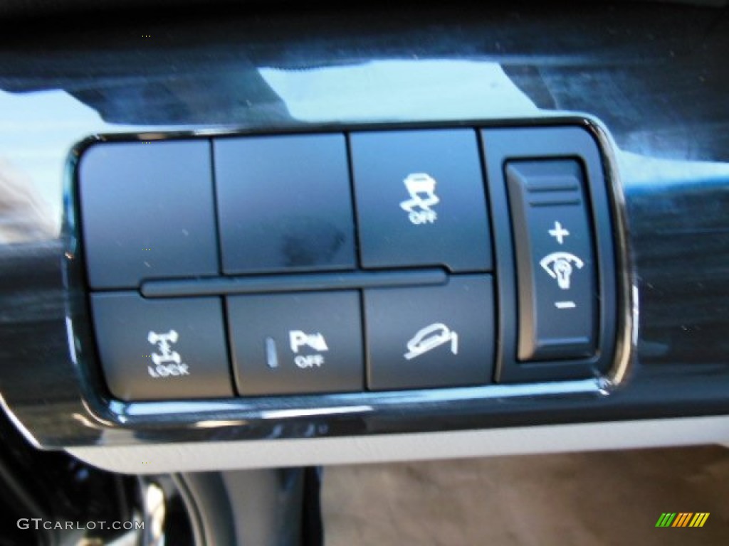 2013 Kia Sorento LX AWD Controls Photo #73858337