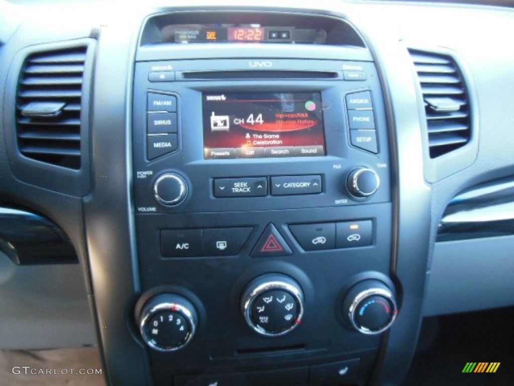2013 Kia Sorento LX AWD Controls Photo #73858350
