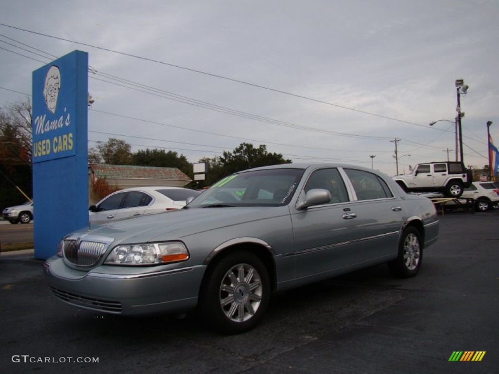 2007 Town Car Signature Limited - Satellite Silver Metallic / Medium Light Stone photo #4