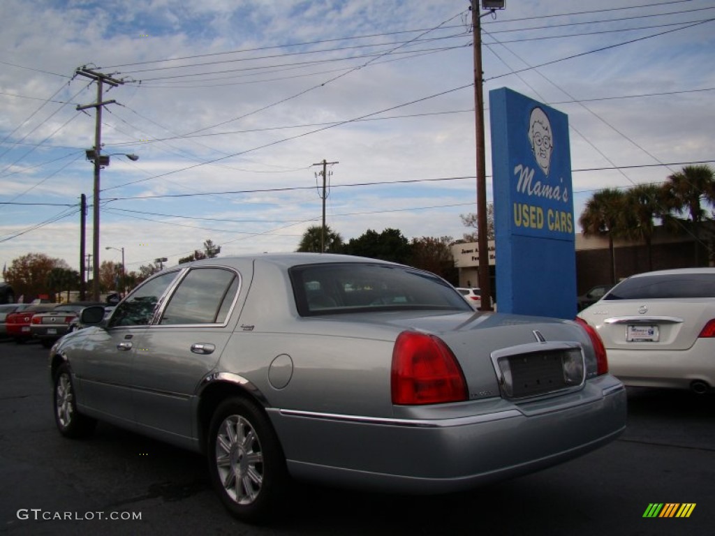 2007 Town Car Signature Limited - Satellite Silver Metallic / Medium Light Stone photo #6