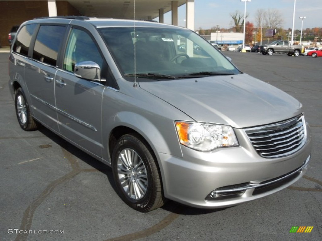 Billet Silver Metallic 2013 Chrysler Town & Country Touring - L Exterior Photo #73860367