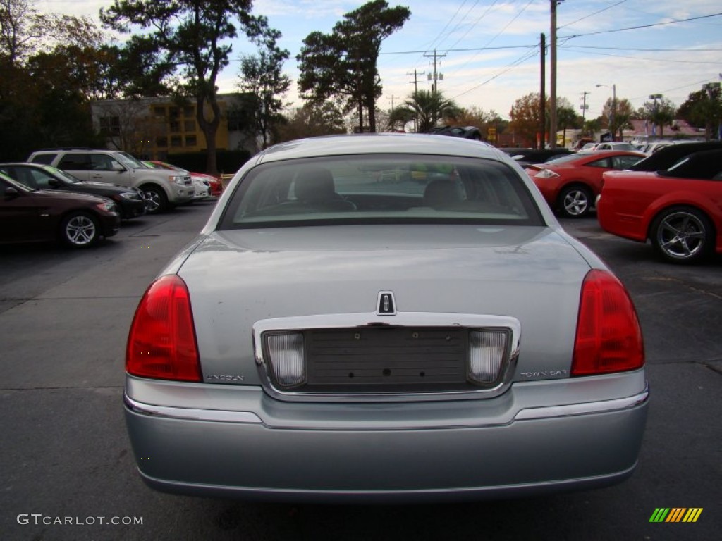 2007 Town Car Signature Limited - Satellite Silver Metallic / Medium Light Stone photo #7