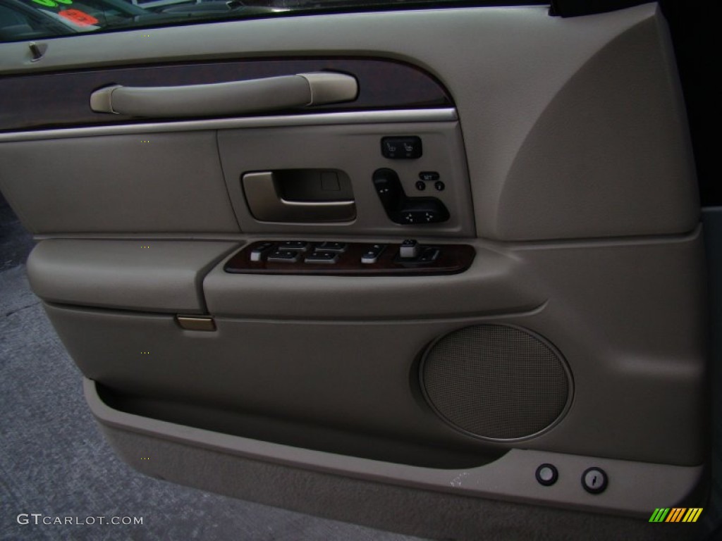 2007 Town Car Signature Limited - Satellite Silver Metallic / Medium Light Stone photo #14