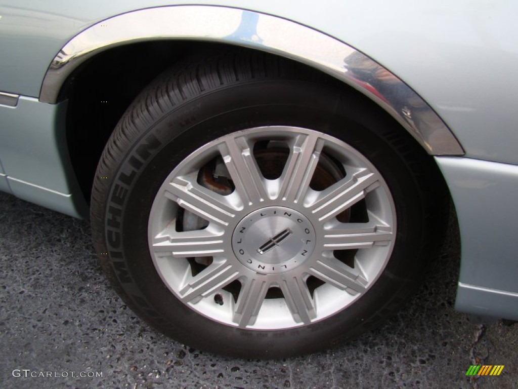 2007 Town Car Signature Limited - Satellite Silver Metallic / Medium Light Stone photo #21