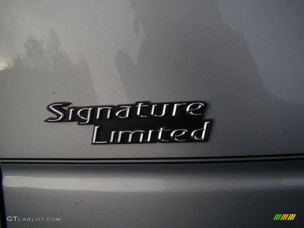 2007 Town Car Signature Limited - Satellite Silver Metallic / Medium Light Stone photo #29