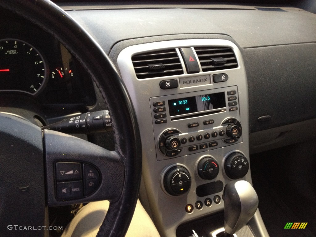 2006 Chevrolet Equinox LT Controls Photo #73862210