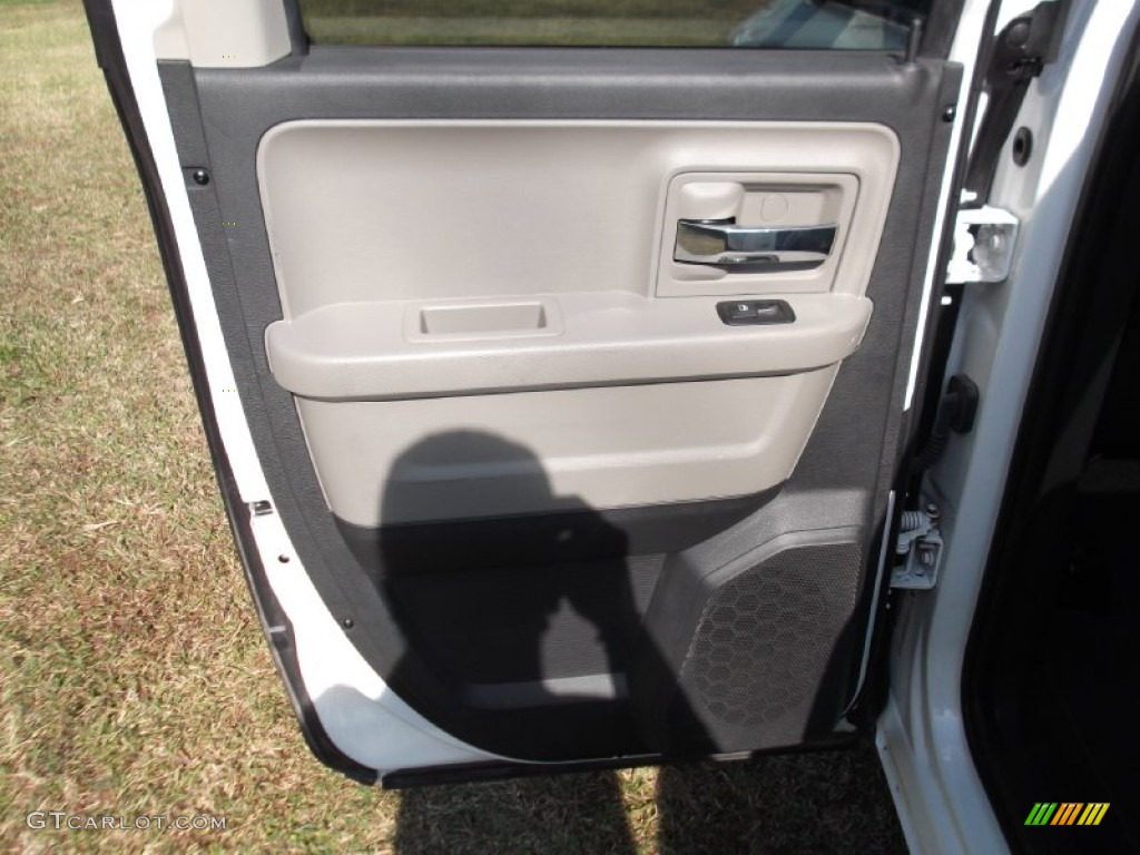 2011 Ram 1500 SLT Quad Cab - Bright White / Dark Slate Gray/Medium Graystone photo #11