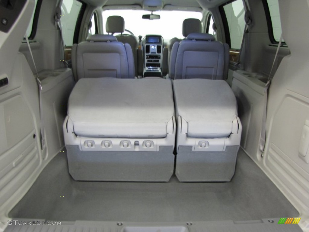 2008 Chrysler Town & Country Limited Trunk Photo #73865846