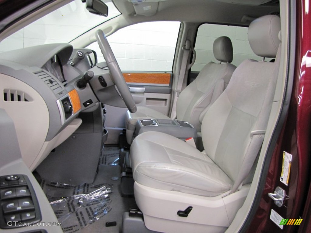 2008 Chrysler Town & Country Limited Front Seat Photo #73865858