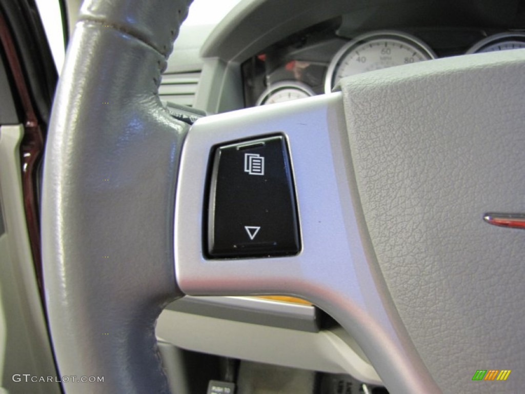 2008 Chrysler Town & Country Limited Controls Photo #73865894