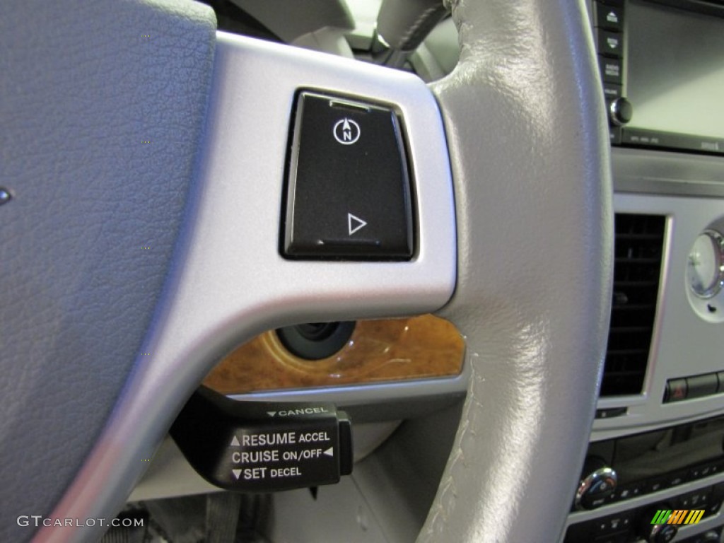 2008 Chrysler Town & Country Limited Controls Photo #73865897