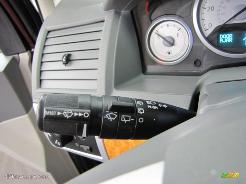 2008 Chrysler Town & Country Limited Controls Photo #73865900