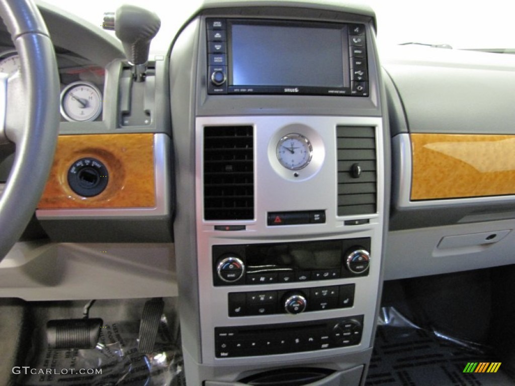 2008 Chrysler Town & Country Limited Controls Photo #73865912