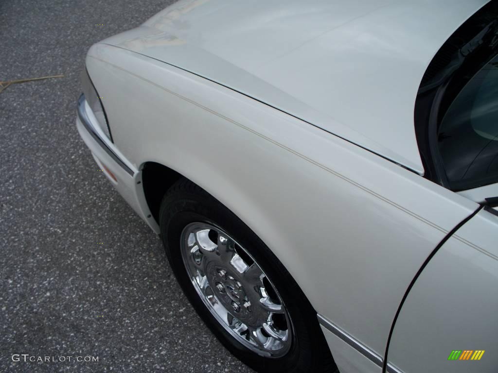 2000 Park Avenue Ultra - Bright White / Taupe photo #16
