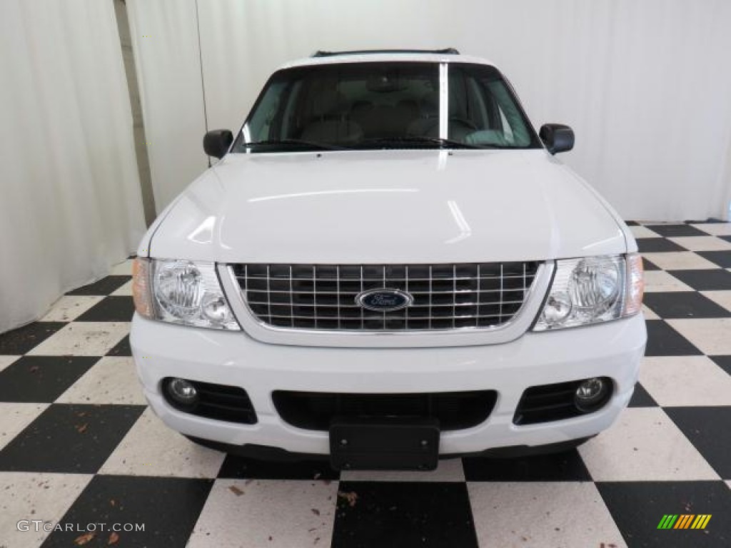 2004 Explorer XLT 4x4 - Oxford White / Graphite photo #2
