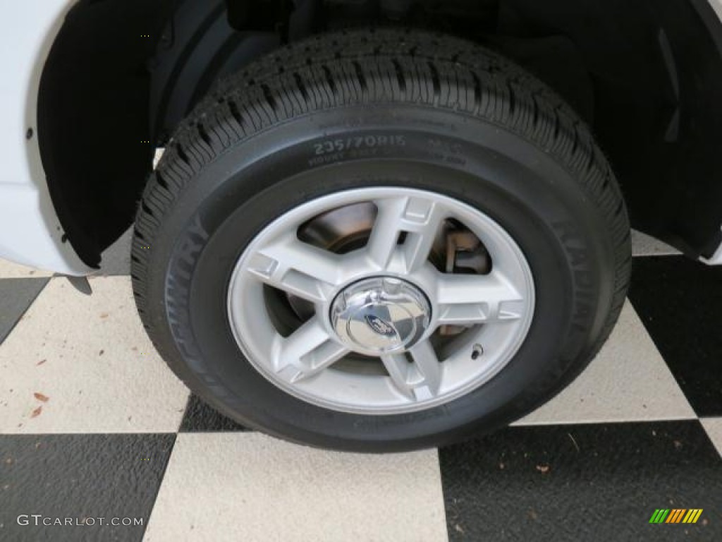 2004 Explorer XLT 4x4 - Oxford White / Graphite photo #4