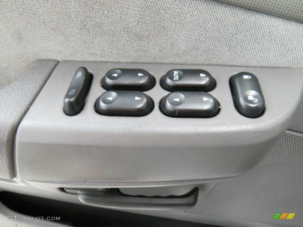 2004 Explorer XLT 4x4 - Oxford White / Graphite photo #11