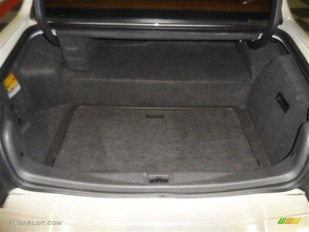 2004 Lincoln Town Car Ultimate L Trunk Photos