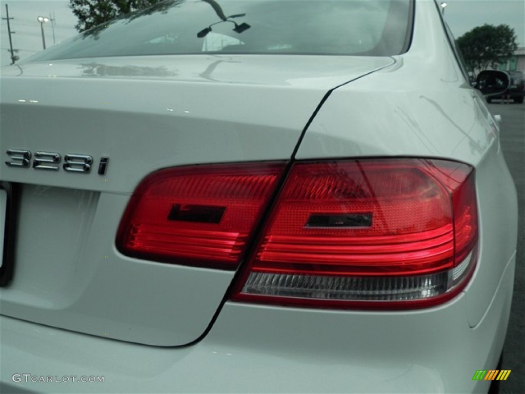 2010 3 Series 328i Coupe - Alpine White / Black photo #19