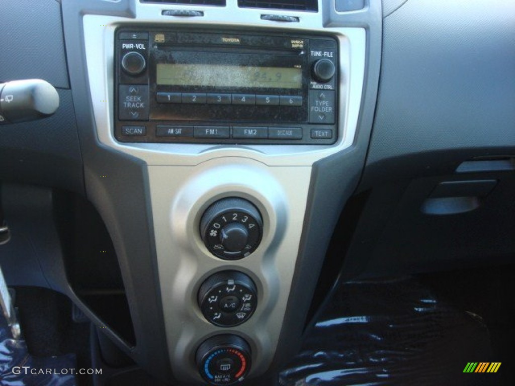 2009 Toyota Yaris 5 Door Liftback Controls Photo #73881395