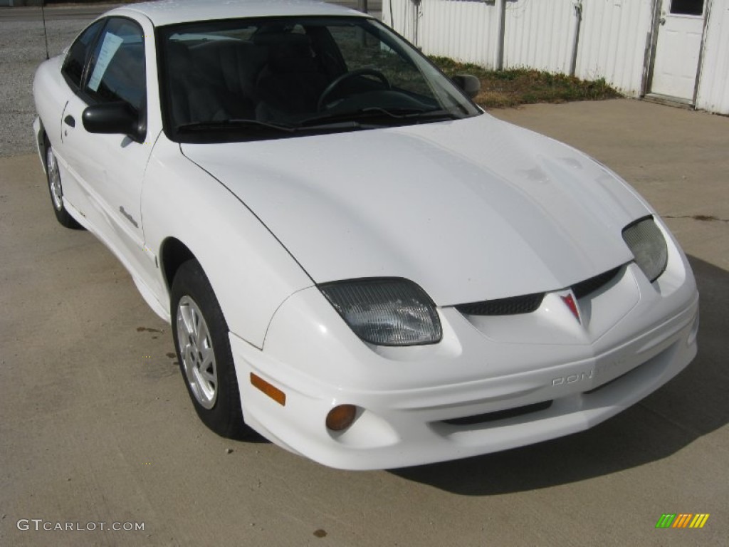 2002 Sunfire SE Coupe - Arctic White / Graphite photo #1