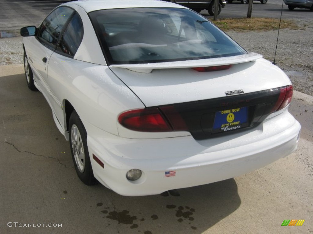 2002 Sunfire SE Coupe - Arctic White / Graphite photo #3