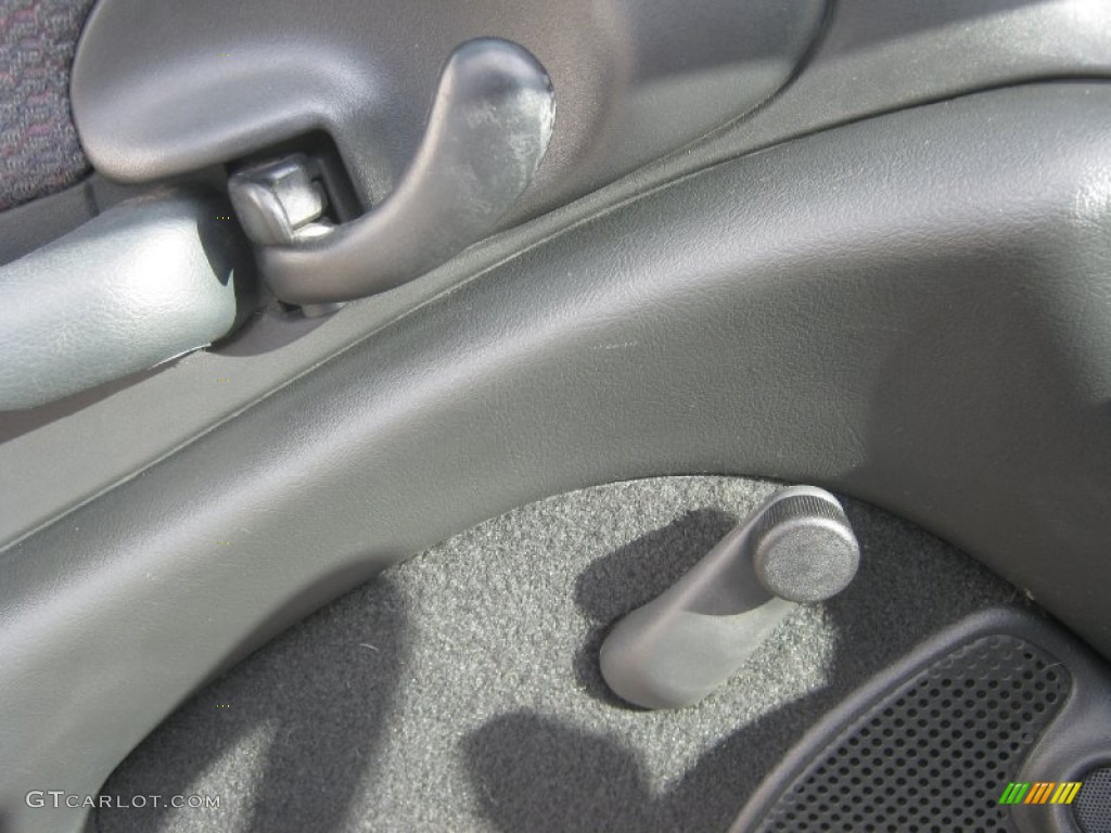 2002 Sunfire SE Coupe - Arctic White / Graphite photo #10