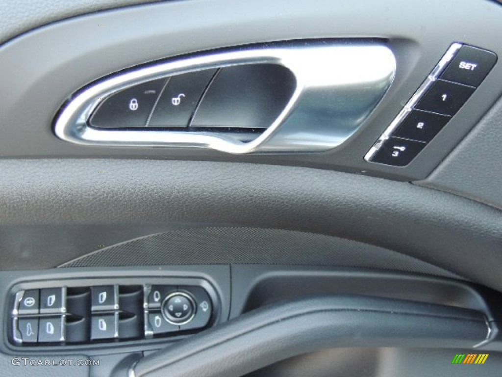 2013 Porsche Cayenne GTS Controls Photo #73885619