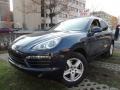 Front 3/4 View of 2013 Cayenne 