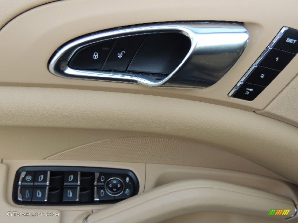 2013 Porsche Cayenne Standard Cayenne Model Controls Photo #73886201