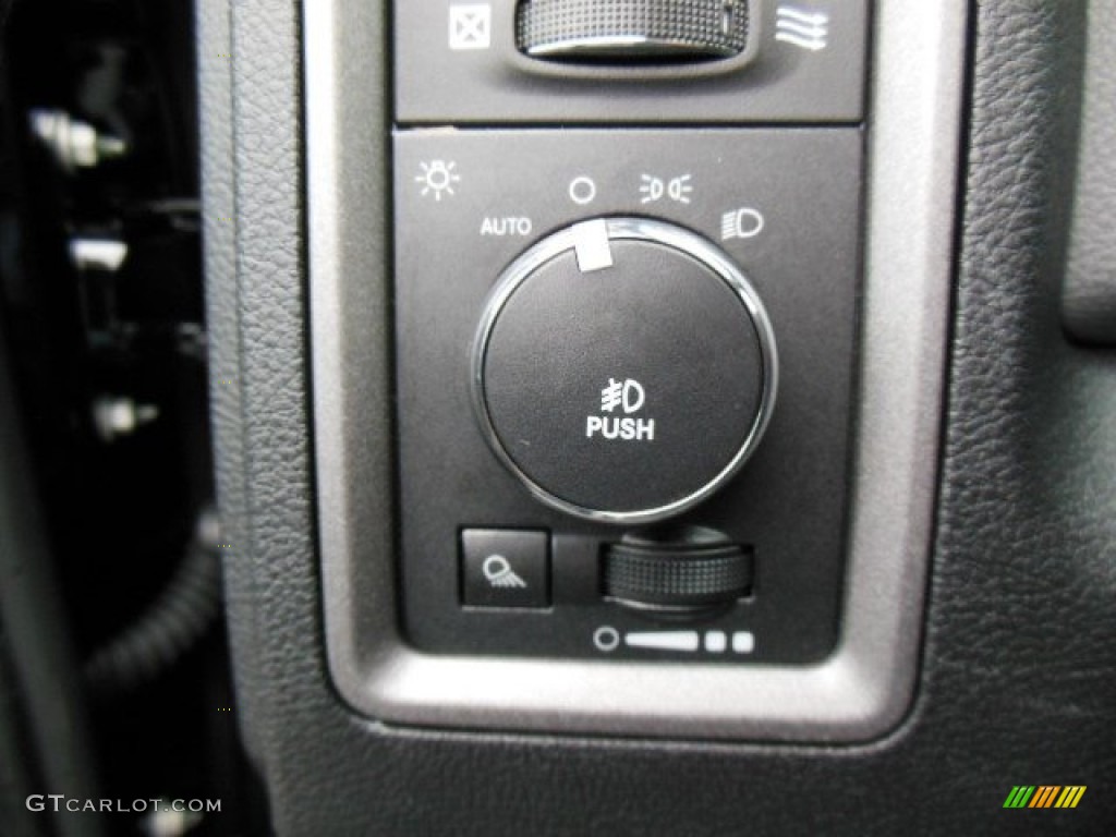 2013 Ram 1500 Express Quad Cab 4x4 Controls Photo #73887377