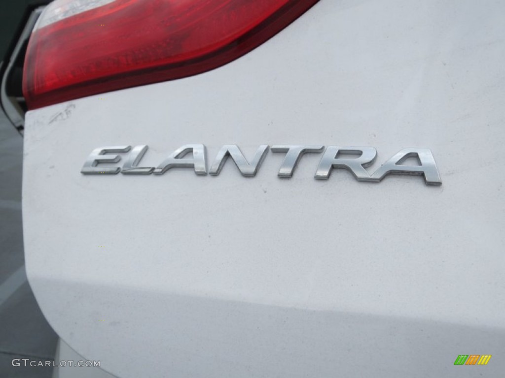 2013 Elantra GT - Monaco White / Beige photo #12
