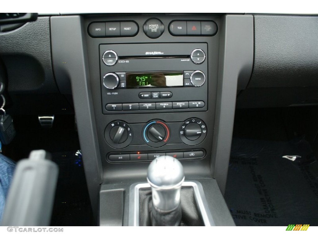 2009 Ford Mustang GT Premium Coupe Controls Photo #73889324