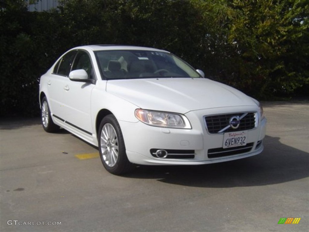 Ice White Volvo S80