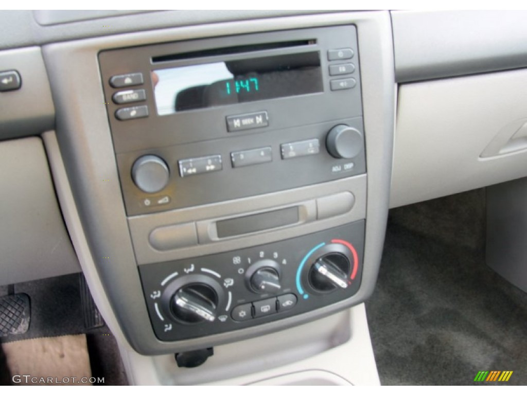 2005 Chevrolet Cobalt Sedan Controls Photo #73890770