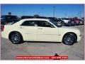 Cool Vanilla - 300 C HEMI Photo No. 8