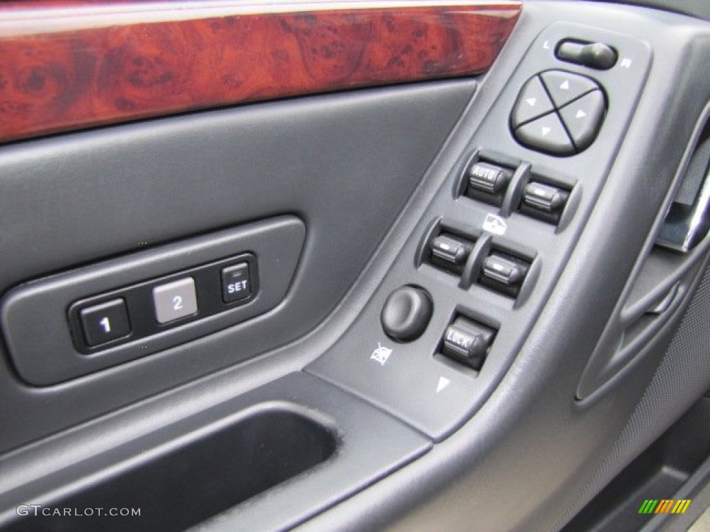 2004 Jeep Grand Cherokee Limited 4x4 Controls Photos