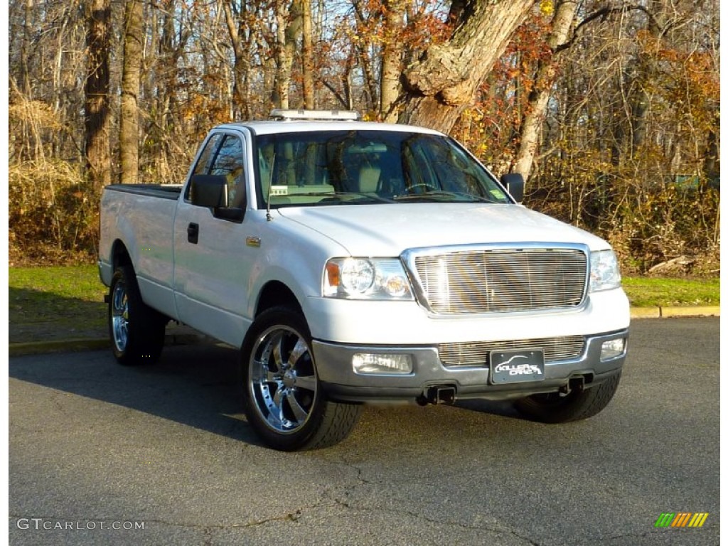 2004 F150 XL Regular Cab 4x4 - Oxford White / Medium/Dark Flint photo #1