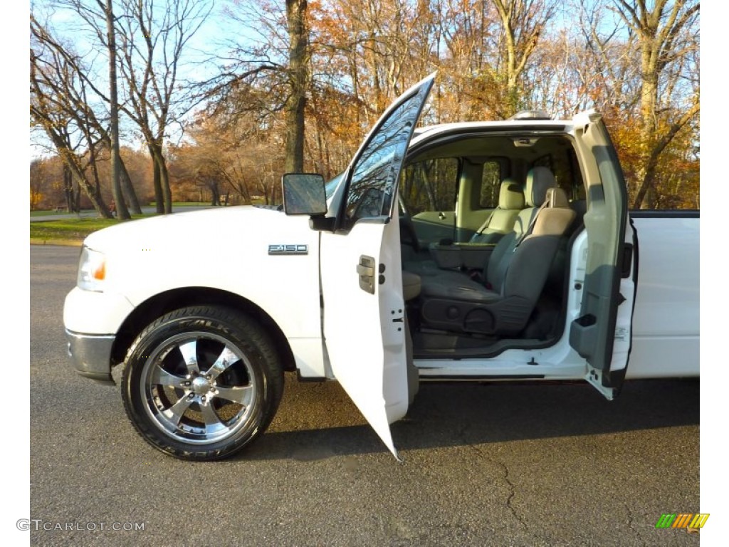 2004 F150 XL Regular Cab 4x4 - Oxford White / Medium/Dark Flint photo #30