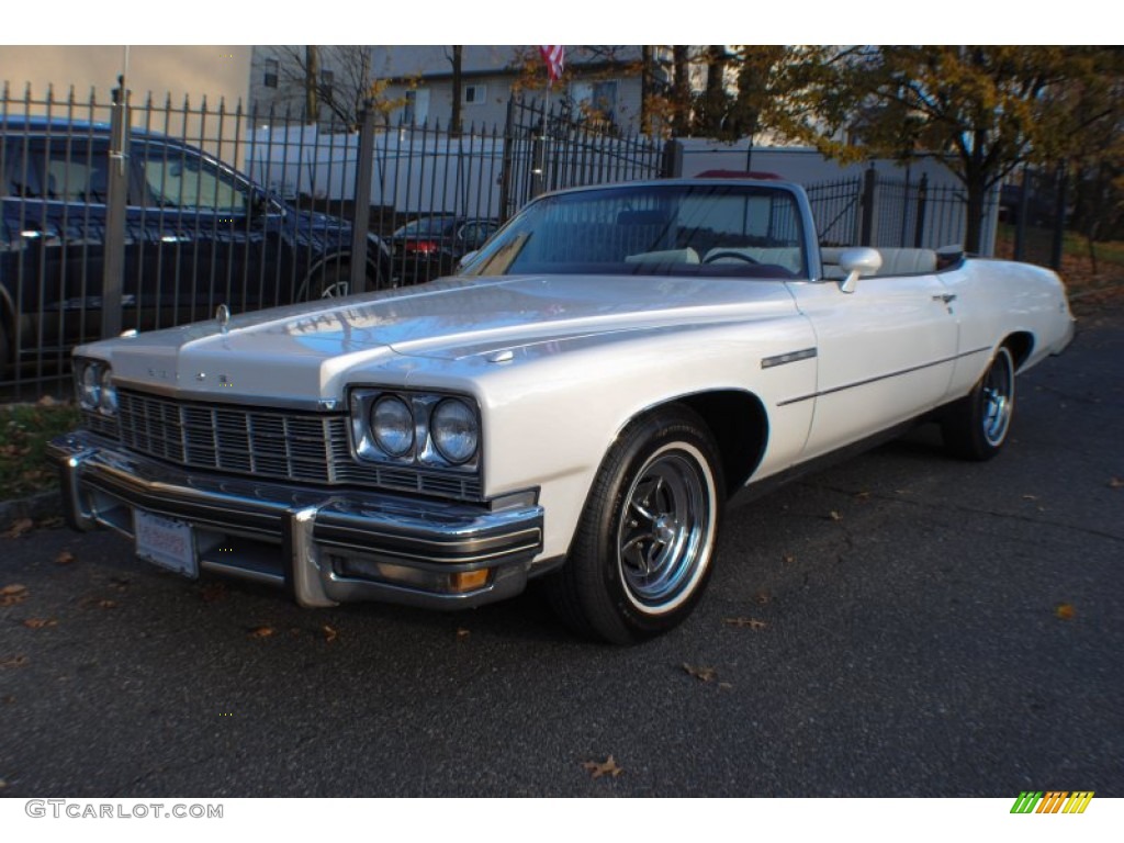 Aritic White 1975 Buick LeSabre Custom 4 Door Sedan Exterior Photo #73896275