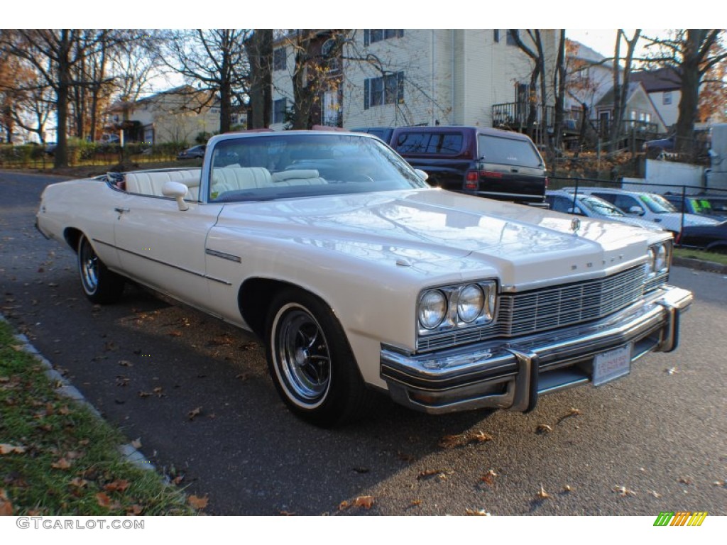 Aritic White 1975 Buick LeSabre Custom 4 Door Sedan Exterior Photo #73896374