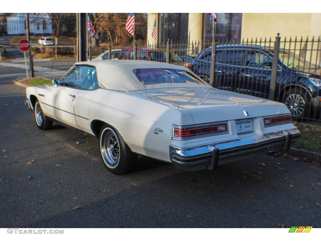 Aritic White 1975 Buick LeSabre Custom 4 Door Sedan Exterior Photo #73896629
