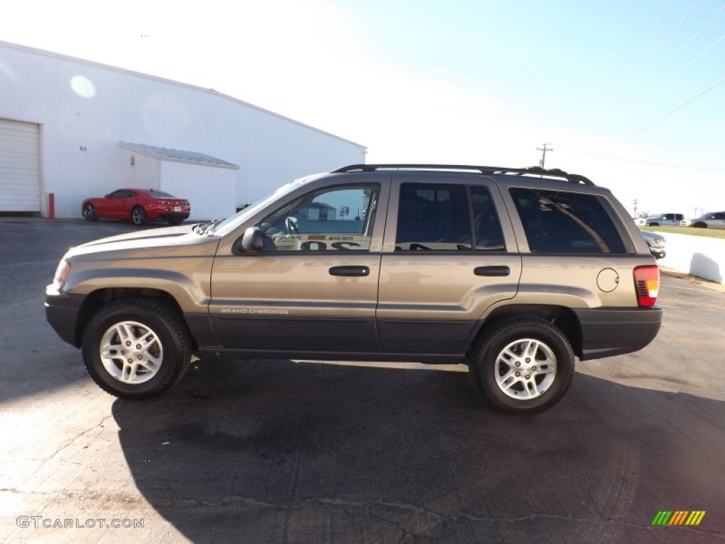 2004 Grand Cherokee Laredo - Light Khaki Metallic / Taupe photo #4